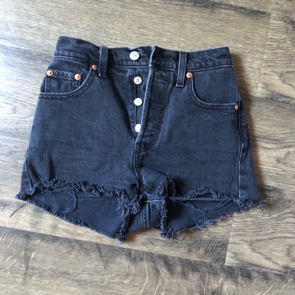 Levi’s Black ribcage shorts